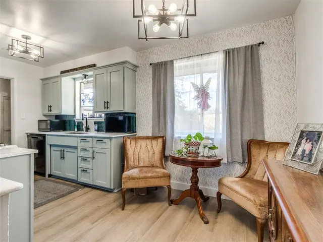 Photo 6 — 907 SW 3rd Street, Moore, OK 73160