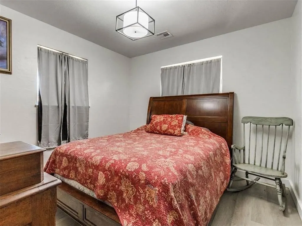 Photo 13 — 907 SW 3rd Street, Moore, OK 73160