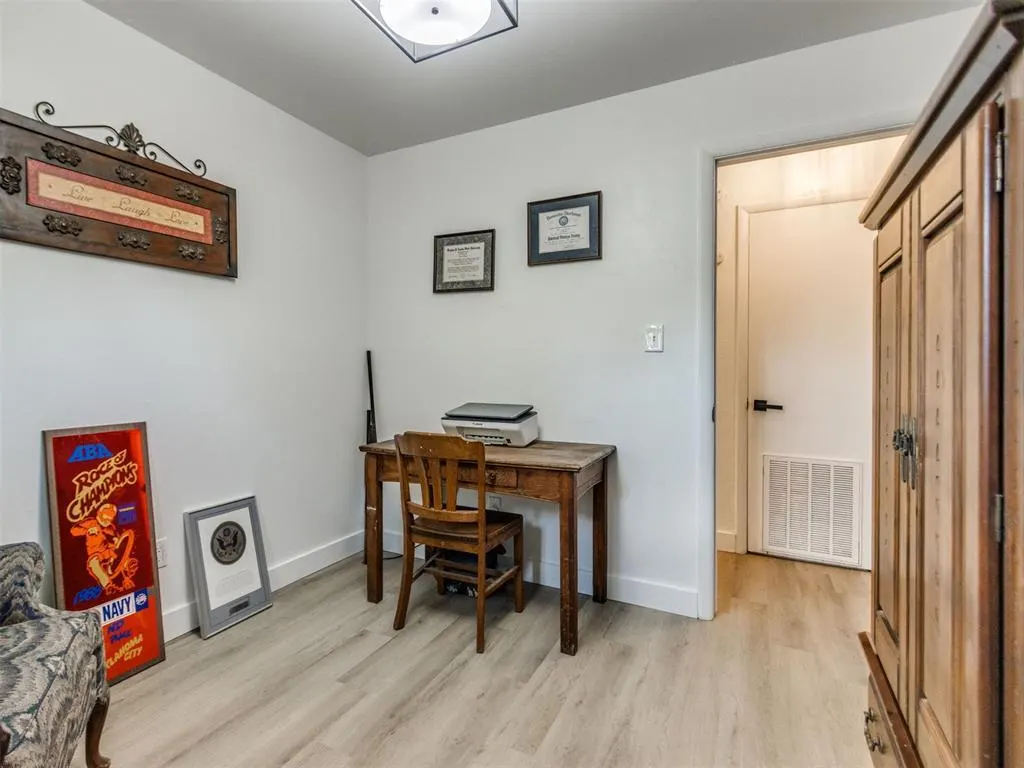 Photo 18 — 907 SW 3rd Street, Moore, OK 73160