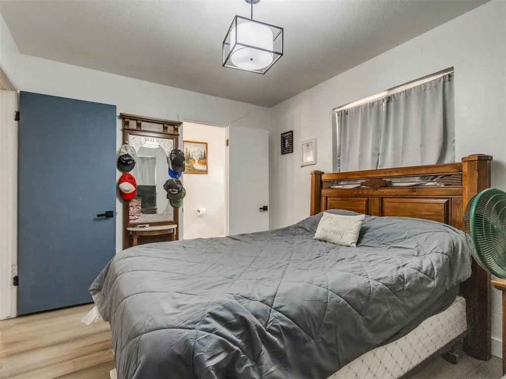 Photo 20 — 907 SW 3rd Street, Moore, OK 73160