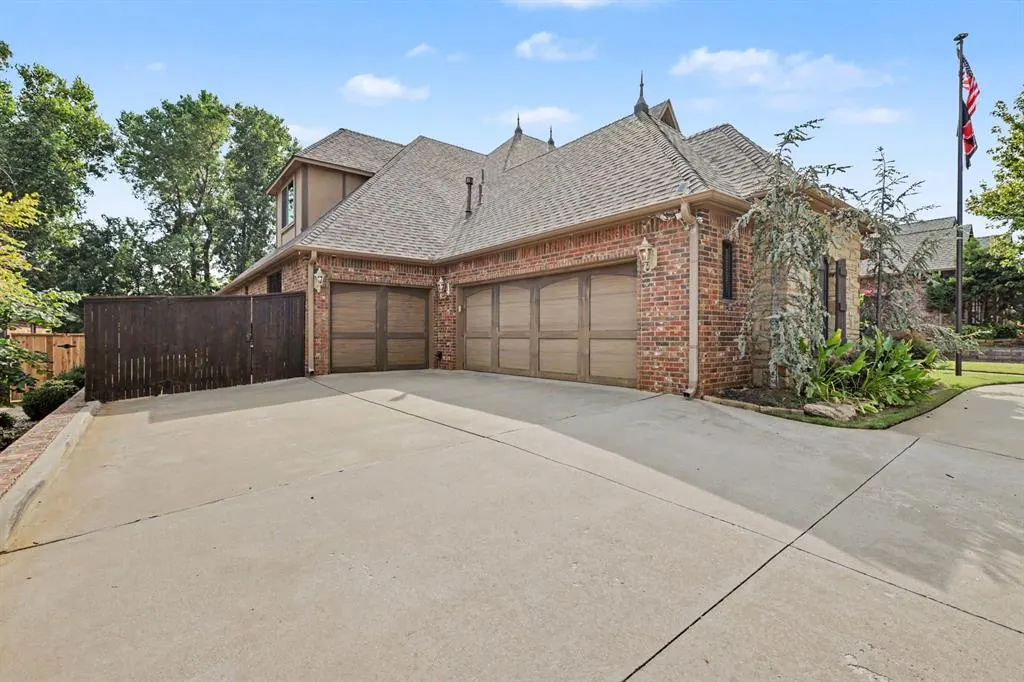 Photo 3 — 420 Stonemill Boulevard, Yukon, OK 73099