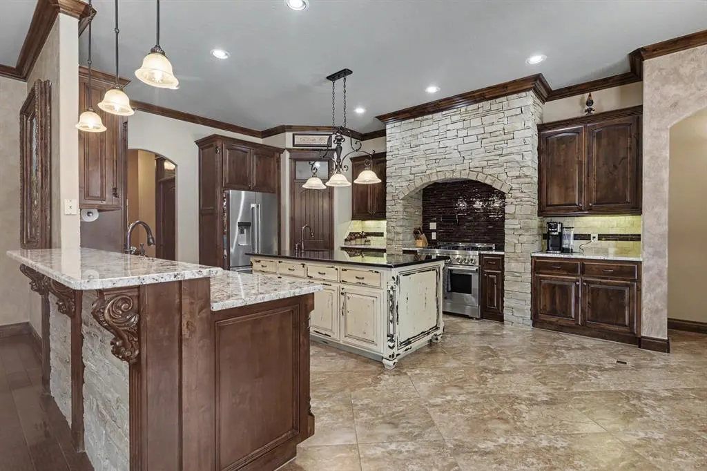 Photo 9 — 420 Stonemill Boulevard, Yukon, OK 73099