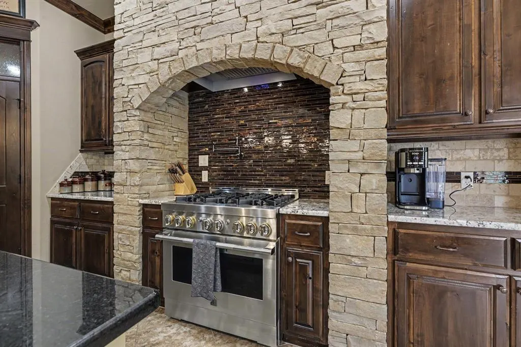 Photo 11 — 420 Stonemill Boulevard, Yukon, OK 73099