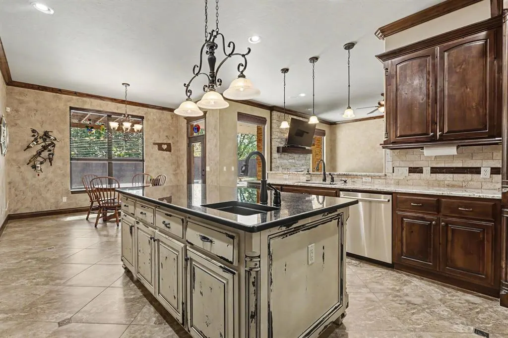 Photo 14 — 420 Stonemill Boulevard, Yukon, OK 73099