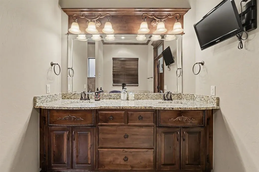 Photo 18 — 420 Stonemill Boulevard, Yukon, OK 73099