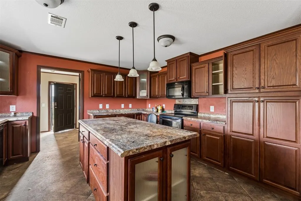 Photo 7 — 1515 N 14th Street, Guthrie, OK 73044