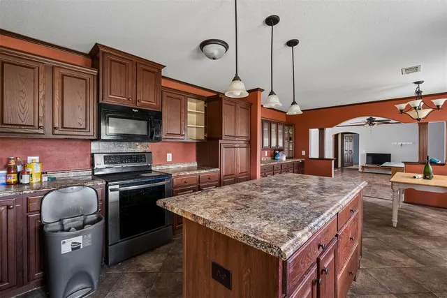 Photo 8 — 1515 N 14th Street, Guthrie, OK 73044