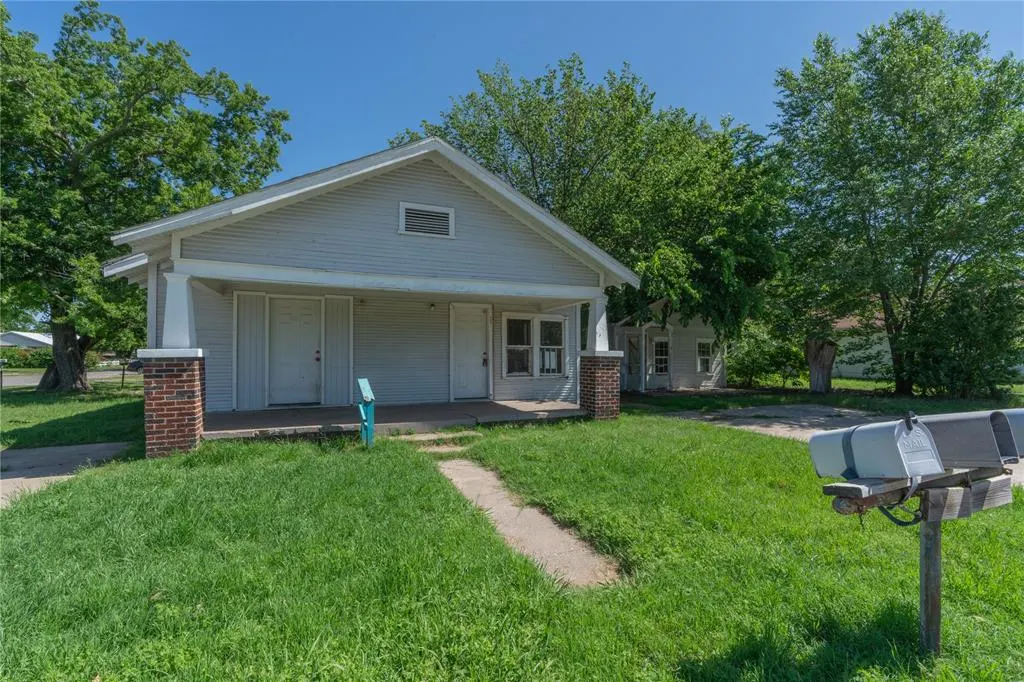 Front exterior — 820 W Highland Street, Shawnee, OK 74801