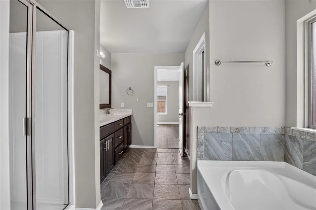 Photo 18 — 10408 NW 35th Street, Yukon, OK 73099