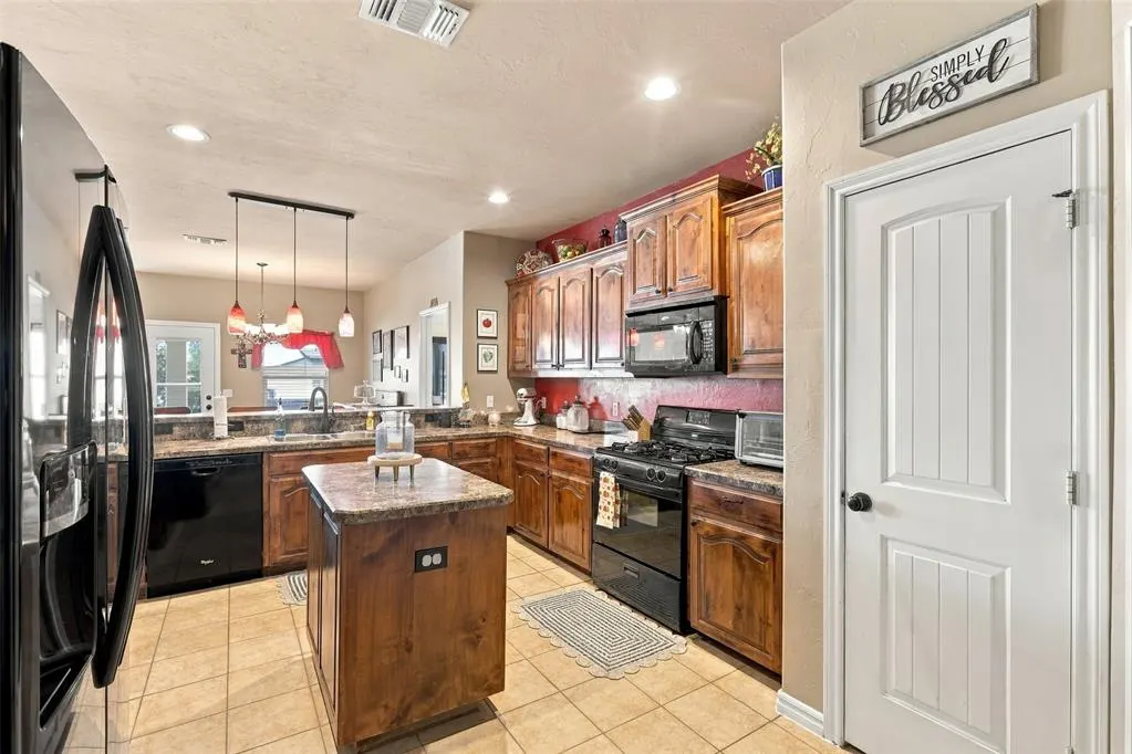 Photo 12 — 10416 Windway Avenue, Oklahoma City, OK 73162