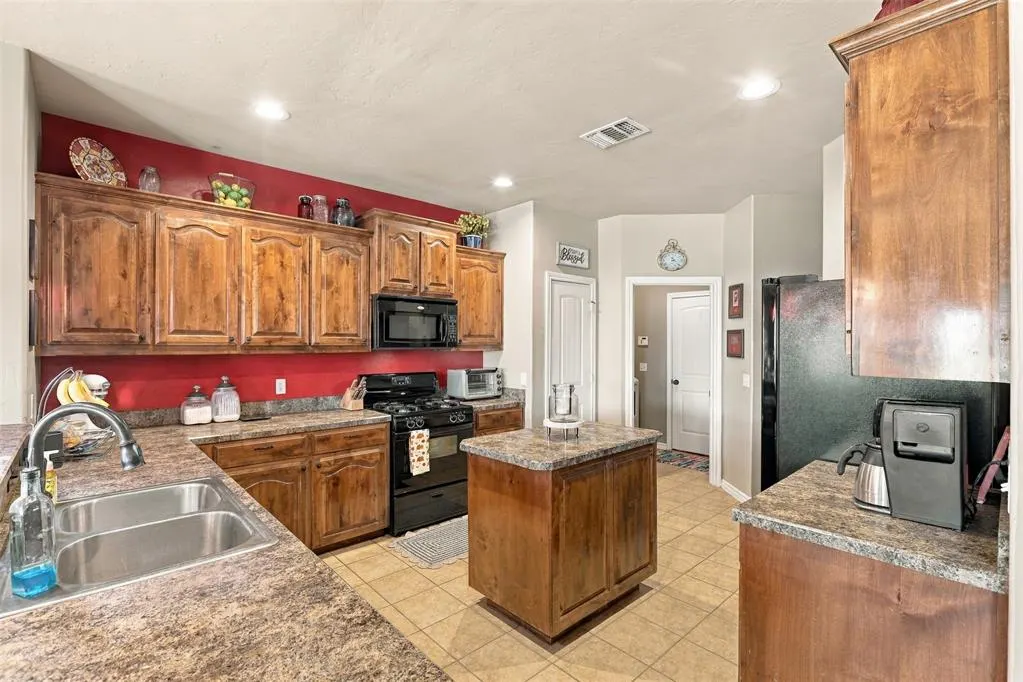 Photo 14 — 10416 Windway Avenue, Oklahoma City, OK 73162