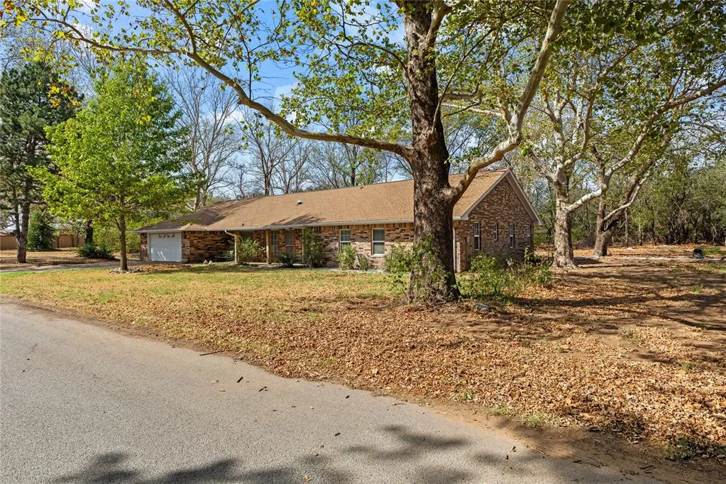 Photo 2 — 2501 Locust Lane, Weatherford, OK 73096