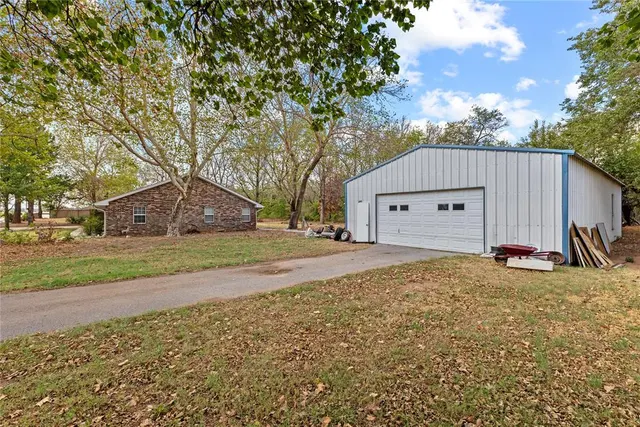 Photo 3 — 2501 Locust Lane, Weatherford, OK 73096
