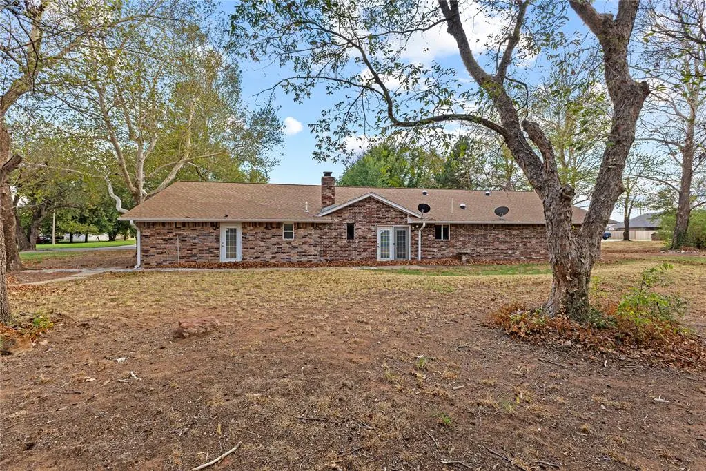 Photo 5 — 2501 Locust Lane, Weatherford, OK 73096