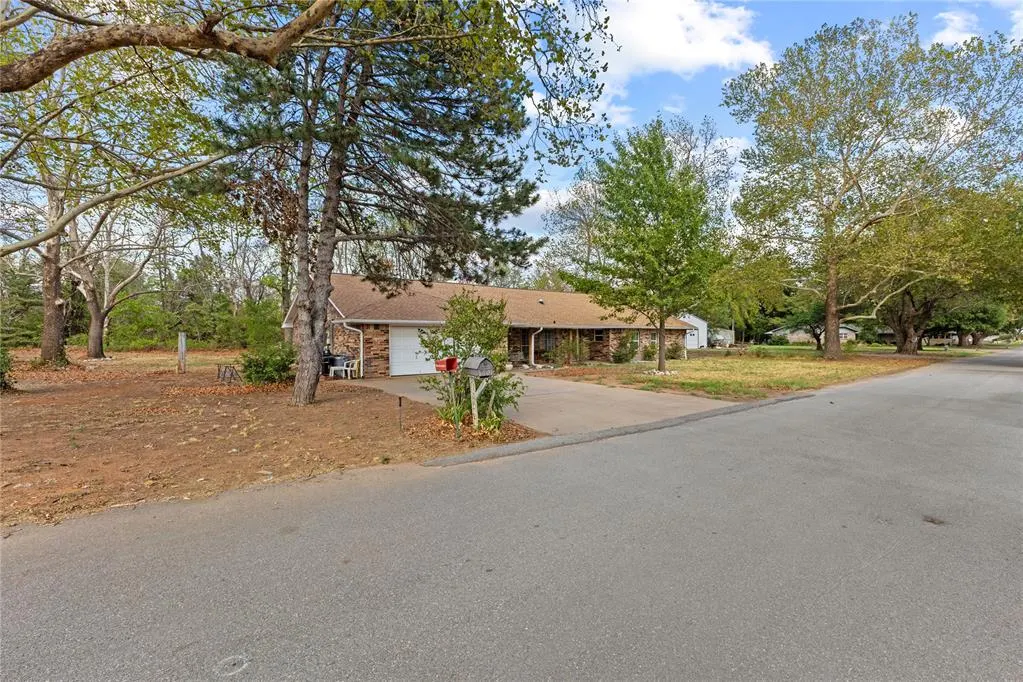 Photo 7 — 2501 Locust Lane, Weatherford, OK 73096