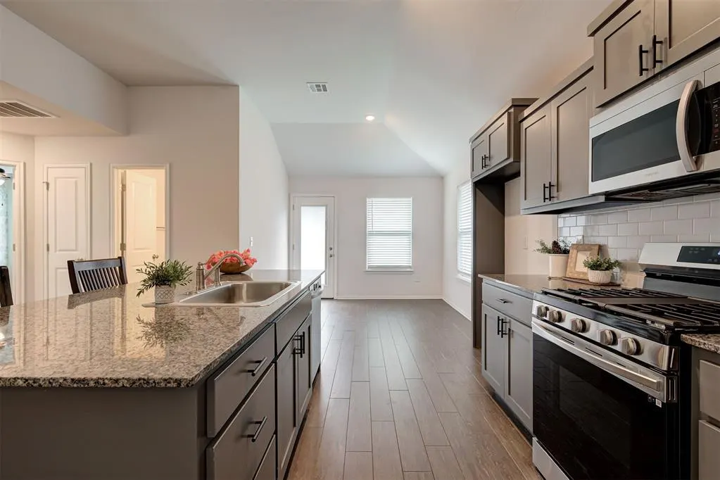 Photo 3 — 3717 Central Park Drive, Moore, OK 73160