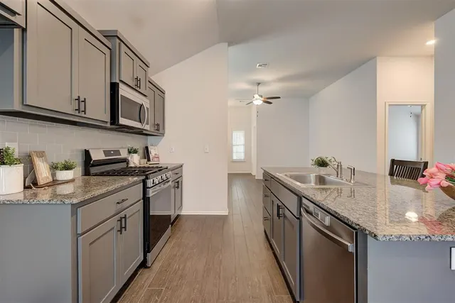 Photo 4 — 3717 Central Park Drive, Moore, OK 73160