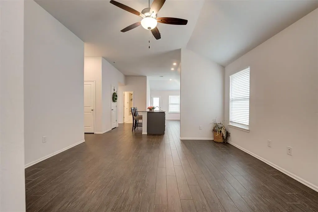 Photo 14 — 3717 Central Park Drive, Moore, OK 73160