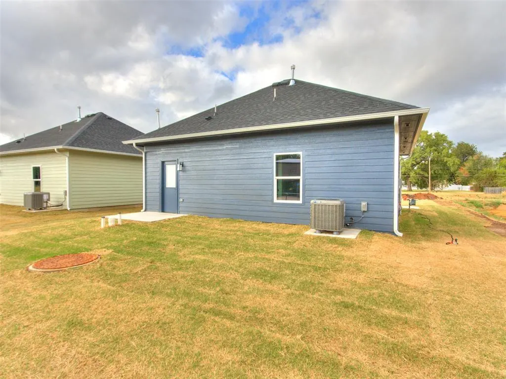 Photo 6 — 3724 SW SW 27th Place, Oklahoma City, OK 73108