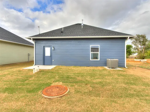 Photo 7 — 3724 SW SW 27th Place, Oklahoma City, OK 73108