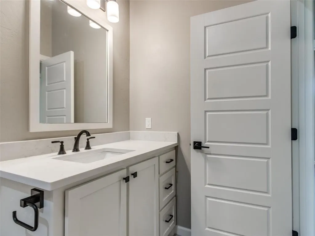 Photo 32 — 3724 SW SW 27th Place, Oklahoma City, OK 73108