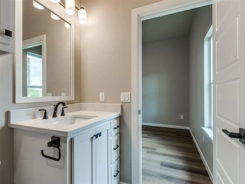 Photo 39 — 3724 SW SW 27th Place, Oklahoma City, OK 73108