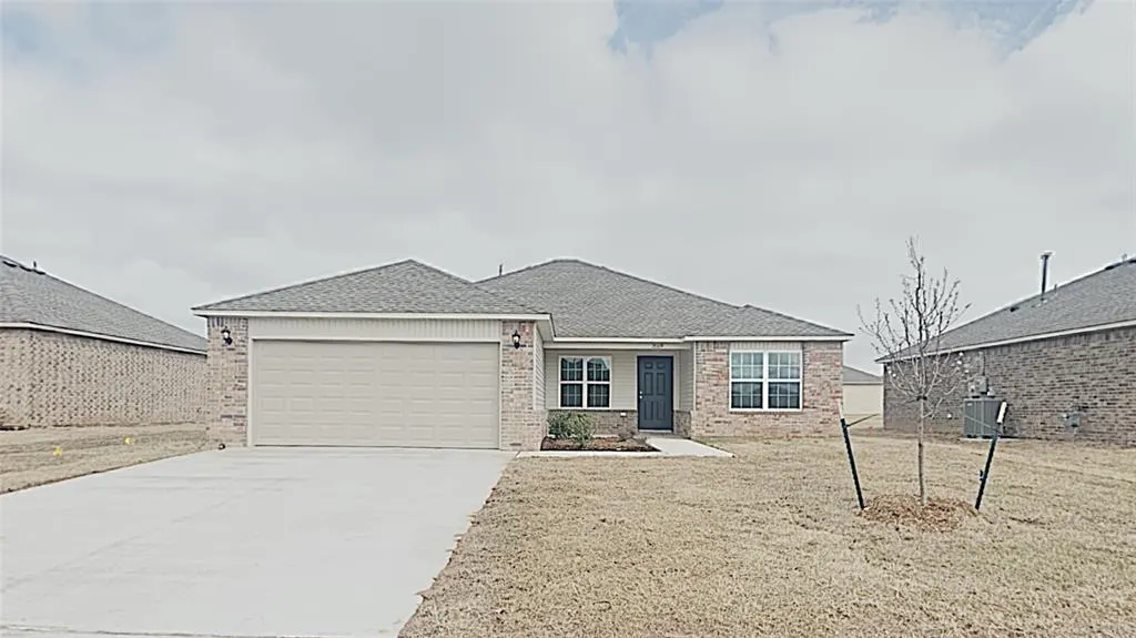 Front exterior — 2009 W Antler Way, Mustang, OK 73064