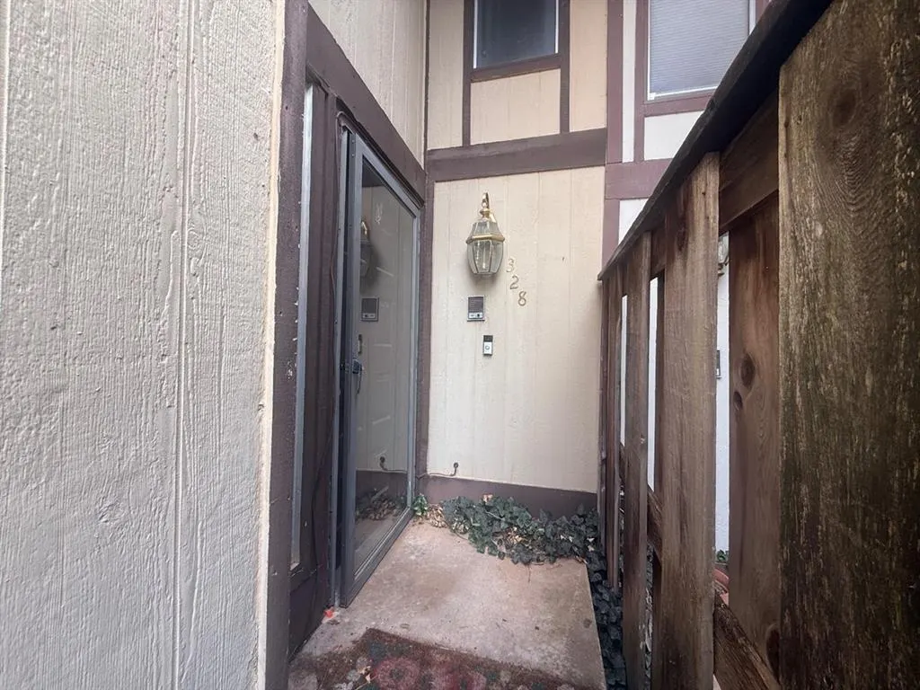 Photo 2 — 328 Timberwind Road, Edmond, OK 73034
