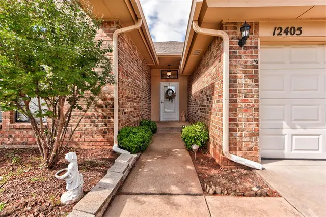 Photo 2 — 12405 Covey Creek Drive, Oklahoma City, OK 73142