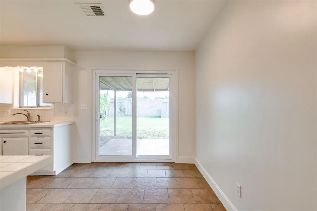 Photo 5 — 3025 SW 71st Street, Oklahoma City, OK 73159