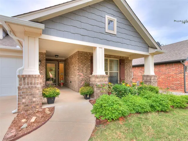 Photo 2 — 6 Carat Drive, Yukon, OK 73099