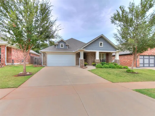 Photo 4 — 6 Carat Drive, Yukon, OK 73099