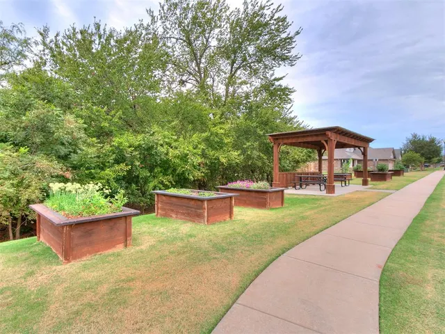 Photo 5 — 6 Carat Drive, Yukon, OK 73099