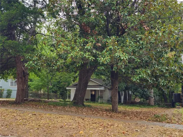 Photo 2 — 724 S Pickard Avenue, Norman, OK 73069
