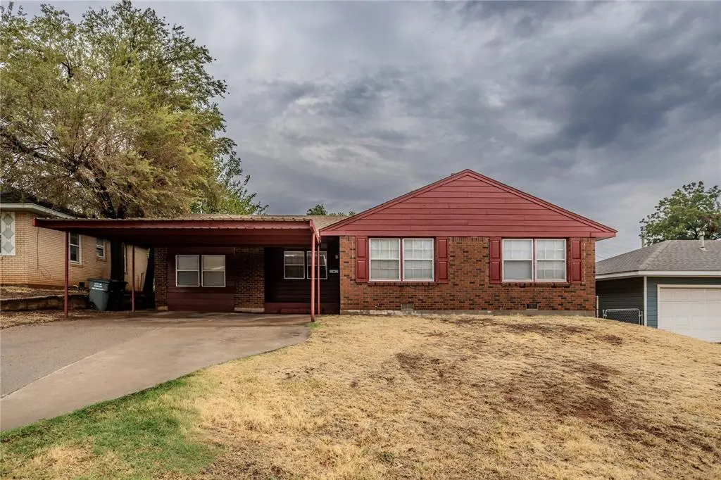 Front exterior — 1113 Nowahy Avenue, Clinton, OK 73601