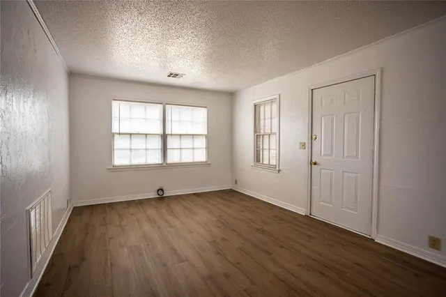 Photo 3 — 1113 Nowahy Avenue, Clinton, OK 73601