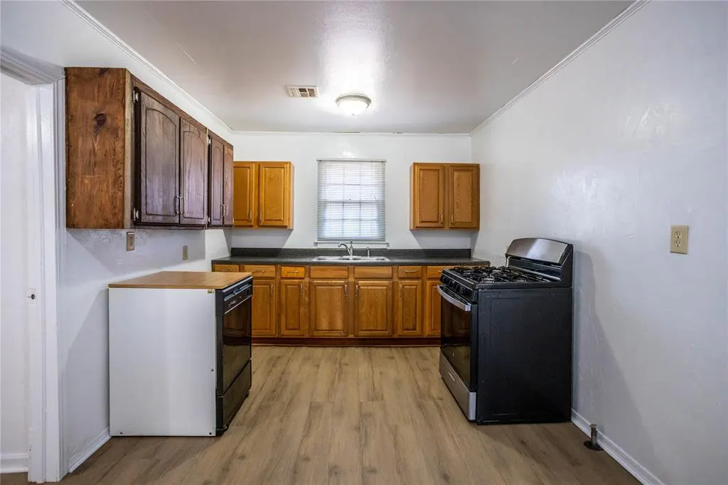 Photo 5 — 1113 Nowahy Avenue, Clinton, OK 73601
