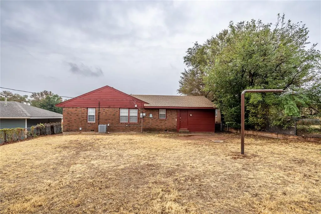 Photo 16 — 1113 Nowahy Avenue, Clinton, OK 73601