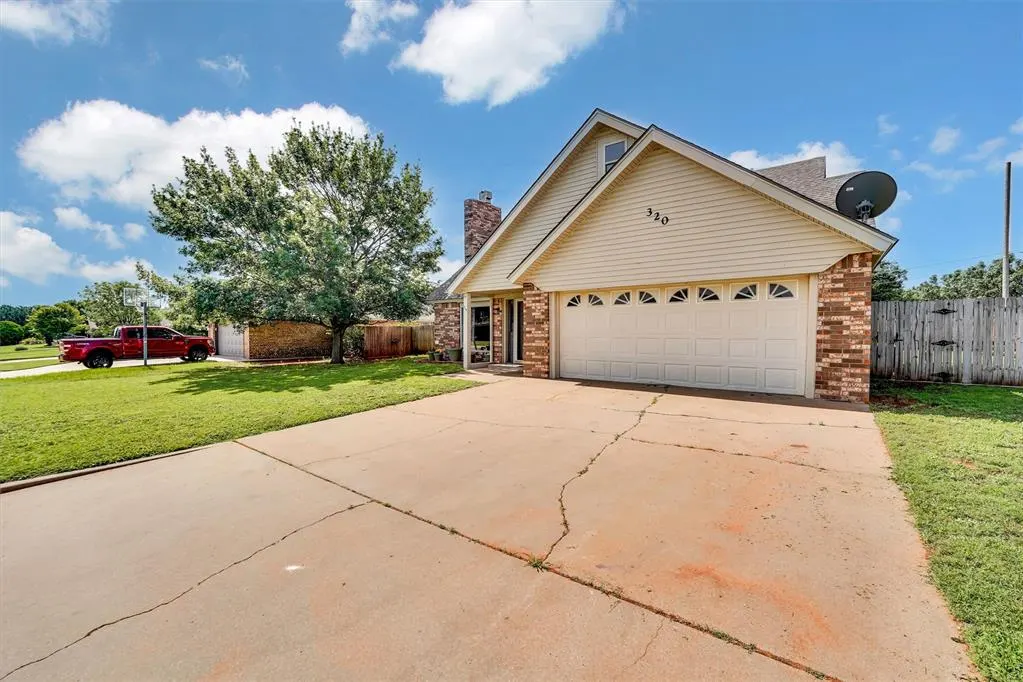 Photo 2 — 320 Elkview Drive, Elk City, OK 73644