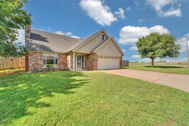 Photo 3 — 320 Elkview Drive, Elk City, OK 73644