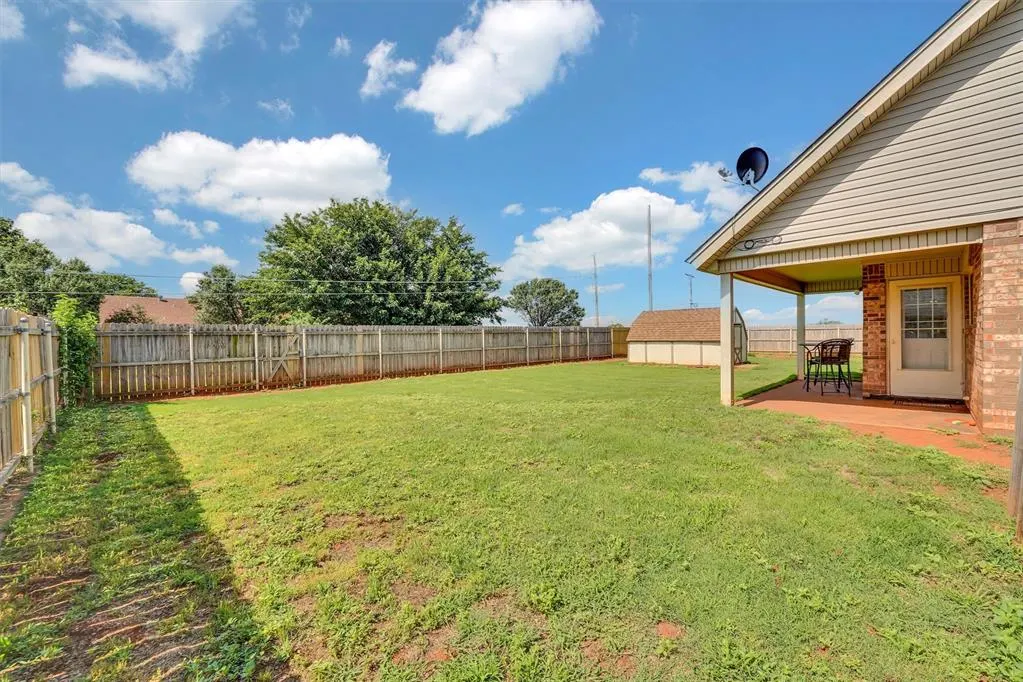 Photo 34 — 320 Elkview Drive, Elk City, OK 73644