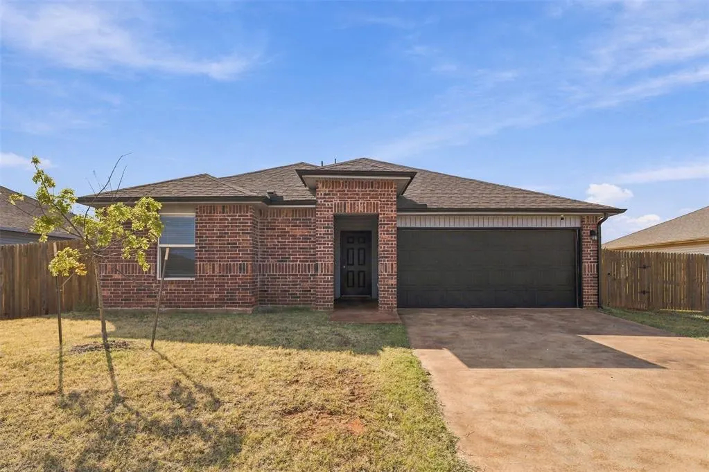 Front exterior — 2425 Sunshine Lane, Yukon, OK 73099