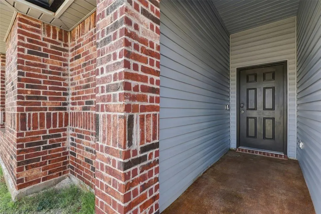 Photo 3 — 2425 Sunshine Lane, Yukon, OK 73099