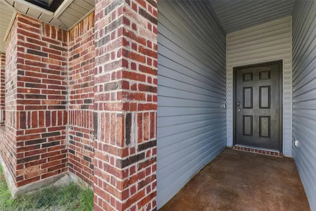 Photo 3 — 2425 Sunshine Lane, Yukon, OK 73099