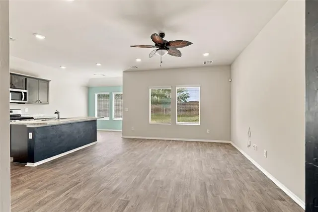 Photo 5 — 2425 Sunshine Lane, Yukon, OK 73099