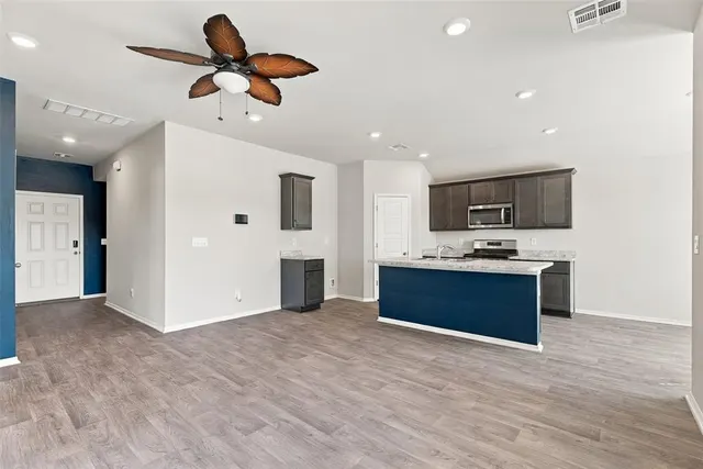 Photo 6 — 2425 Sunshine Lane, Yukon, OK 73099
