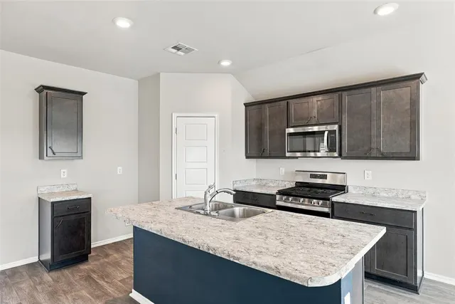 Photo 8 — 2425 Sunshine Lane, Yukon, OK 73099