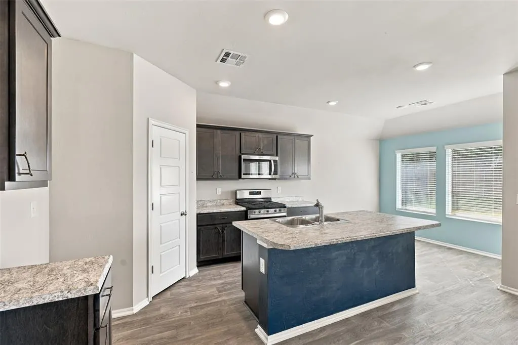 Photo 9 — 2425 Sunshine Lane, Yukon, OK 73099