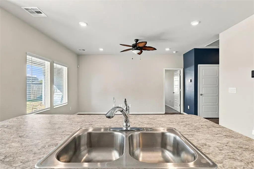 Photo 10 — 2425 Sunshine Lane, Yukon, OK 73099