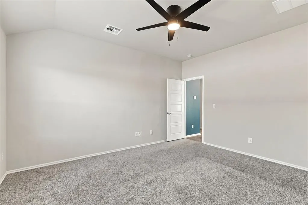 Photo 15 — 2425 Sunshine Lane, Yukon, OK 73099